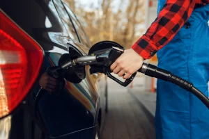 Czy da się zmniejszyć zużycie paliwa w samochodzie? Poznaj sprawdzone techniki i metody.